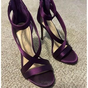 Vince Camuto Satin Heels (Size 5.5)
